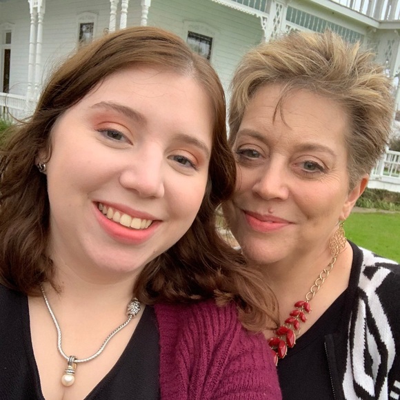 Meet your Posher, Jocelyn and Alisa - Picture 1 of 1